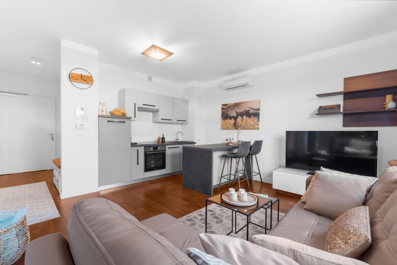 Apartman Luxury New With Private Garden Near The Beach! *